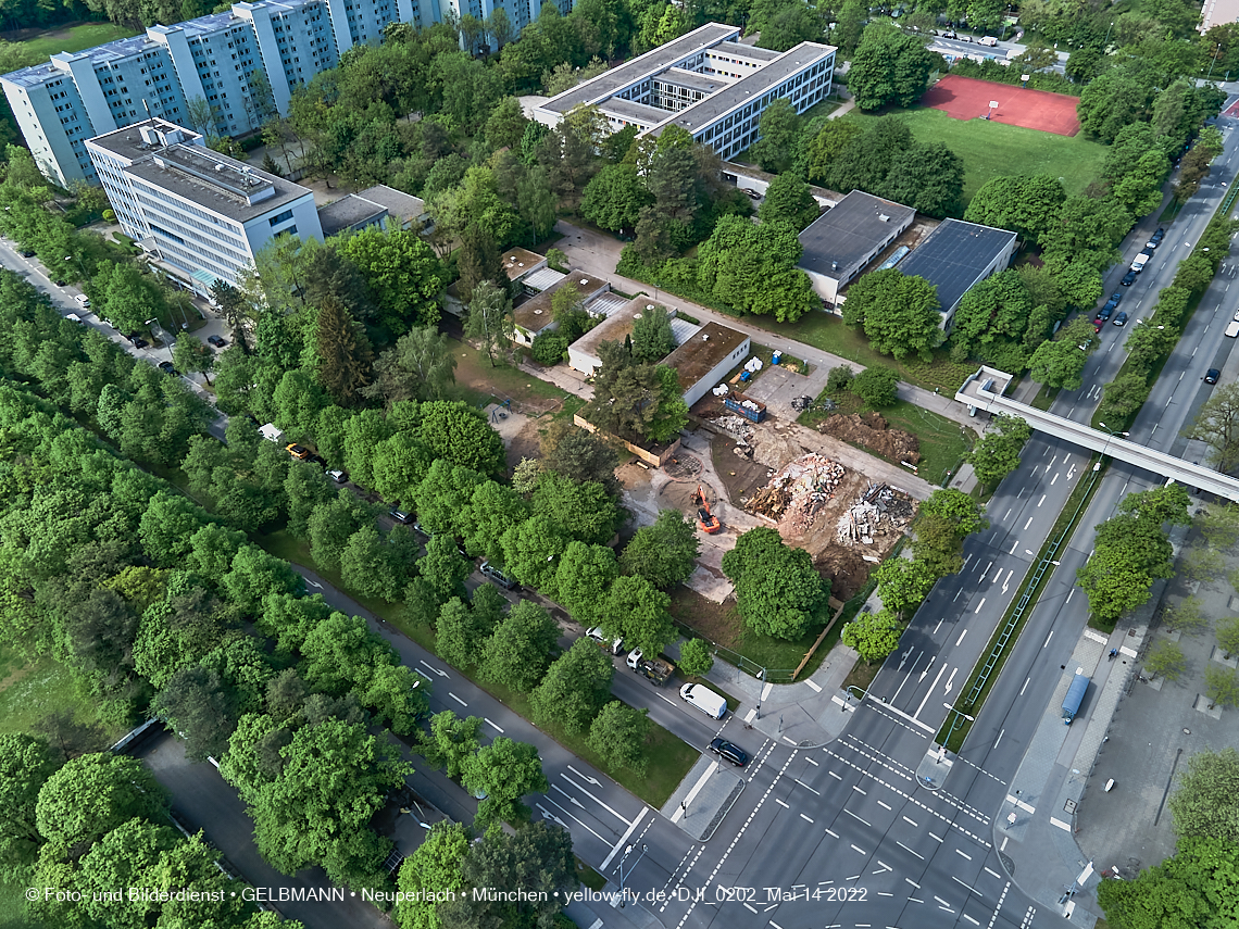14.05.2022 - Luftbilder von der Baustelle Haus für Kinder in Neuperlach